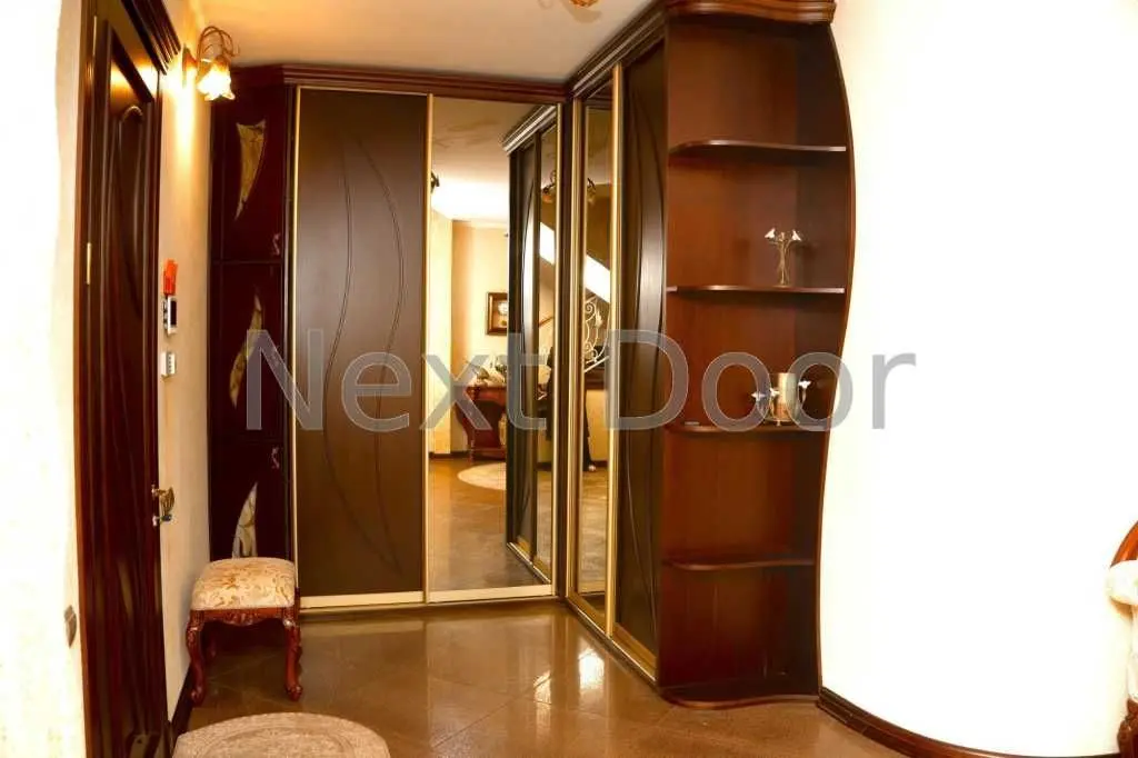 Фото Продаю дом, 327 кв. м, Радистов пер.  Киев, цена: 420000 USD, код 9470