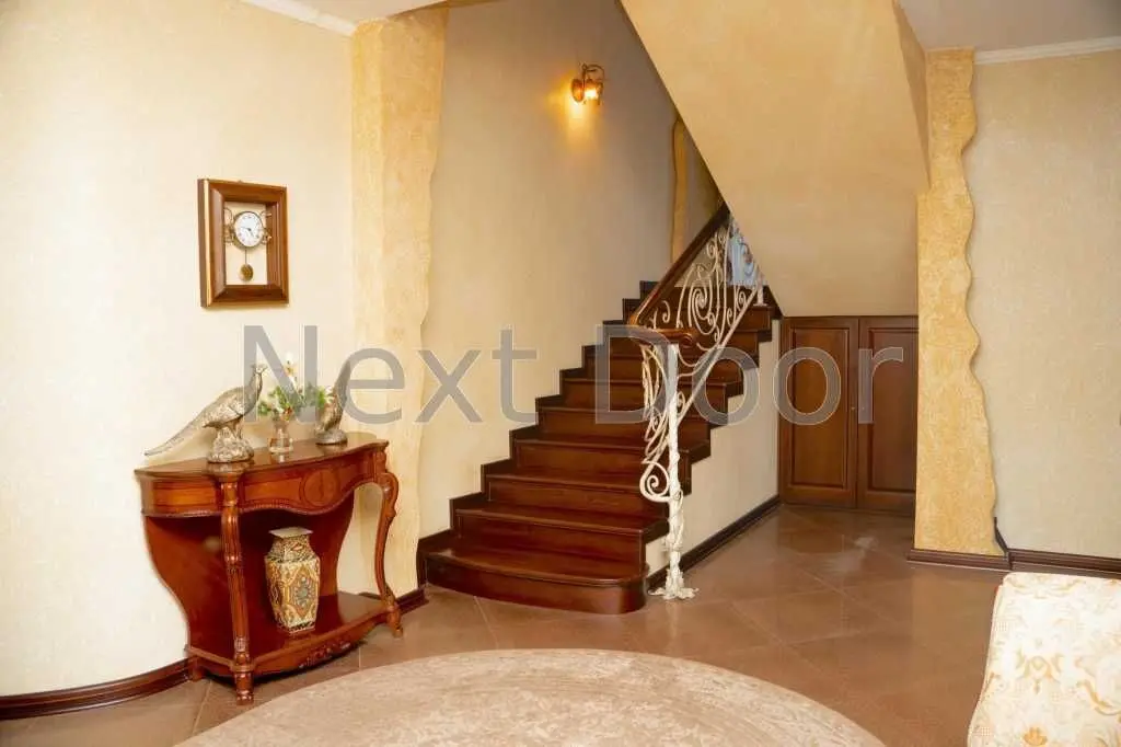 Фото Продаю дом, 327 кв. м, Радистов пер.  Киев, цена: 420000 USD, код 9470