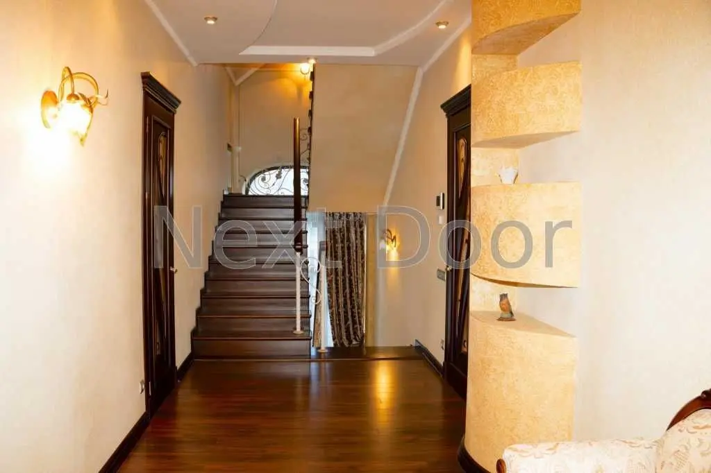 Фото Продаю дом, 327 кв. м, Радистов пер.  Киев, цена: 420000 USD, код 9470