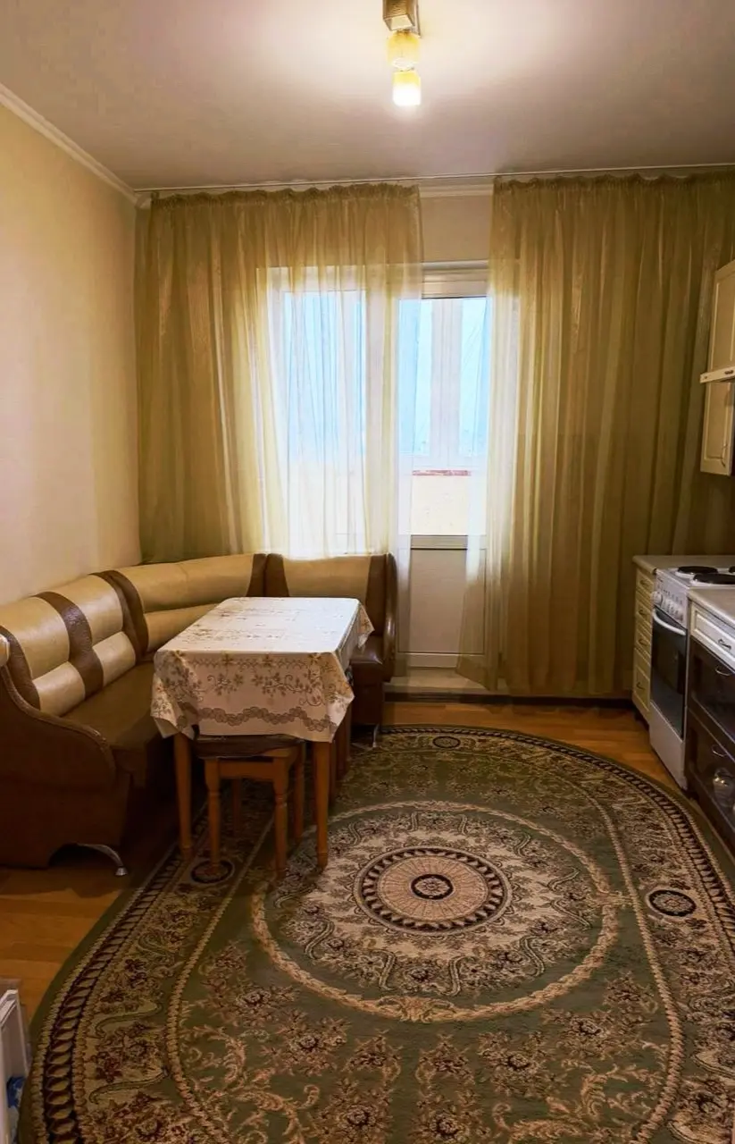 Фото Зняти 1 кімнатну квартиру, Милославська вул. 8 Київ в довгострокову оренду, ціна: 8000 UAH, код 9476