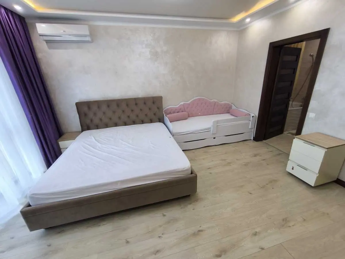 Фото Зняти 2 кімнатну квартиру, Метрологічна вул. 15а Київ в довгострокову оренду, ціна: 25000 UAH, код 9505