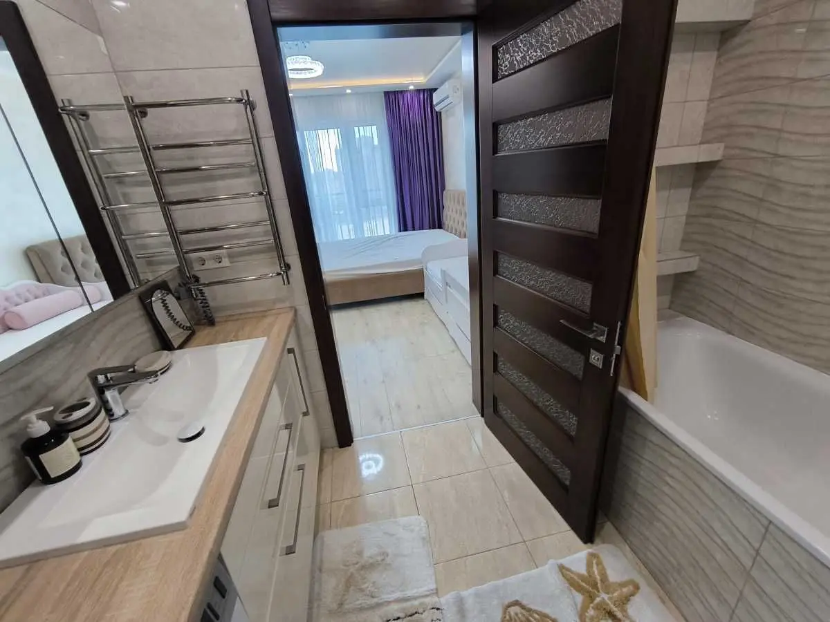 Фото Зняти 2 кімнатну квартиру, Метрологічна вул. 15а Київ в довгострокову оренду, ціна: 25000 UAH, код 9505