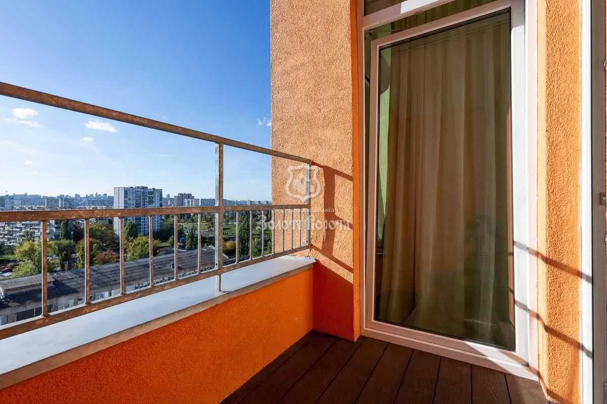 Фото Продаю 1 кімнатну квартиру, 30.6 кв. м, Соборності просп. (Возз’єднання)  Київ, ціна: 69500 USD, код 9513