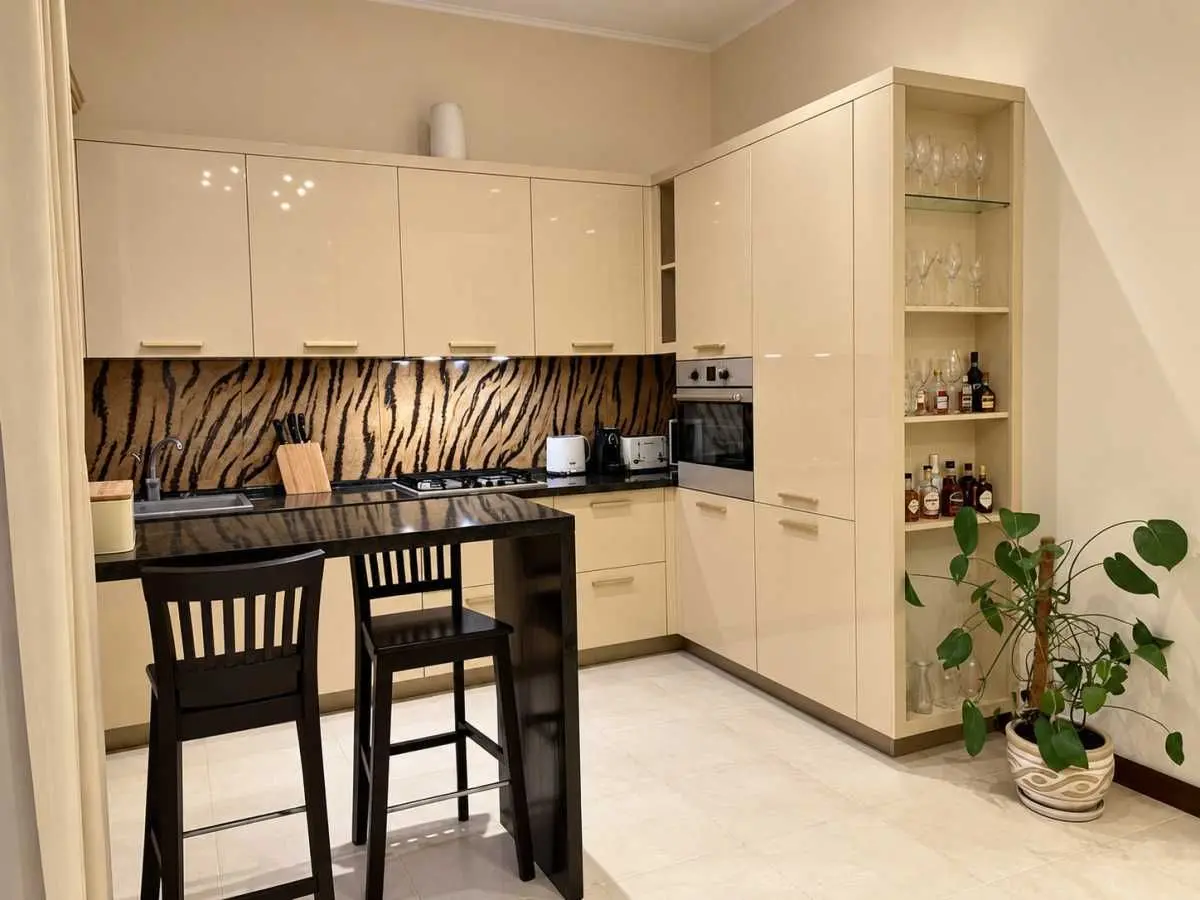 Фото Rent a 3-room apartment, Olesia Honchara Street 37а Kyiv for long-term rent, price: 2000 USD, code 9539
