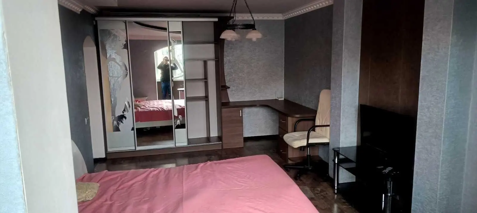 Фото Зняти 1 кімнатну квартиру, Вишняківська вул. 1 Київ в довгострокову оренду, ціна: 13000 UAH, код 9561