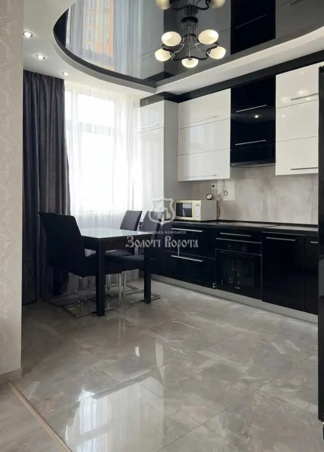Фото Продаю 3 кімнатну квартиру, 83.7 кв. м, Сім’ї Кульженків вул. (Петра Дегтяренка) 35 Київ, ціна: 148000 USD, код 9585