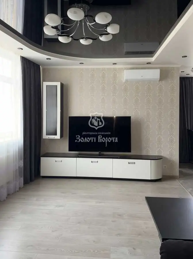 Фото Продаю 3 кімнатну квартиру, 83.7 кв. м, Сім’ї Кульженків вул. (Петра Дегтяренка) 35 Київ, ціна: 148000 USD, код 9585
