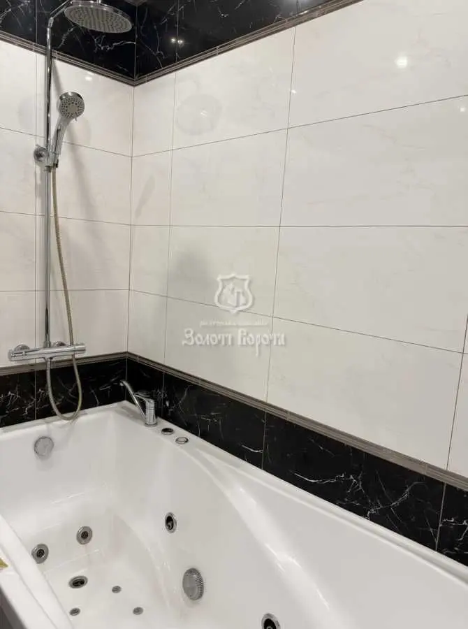 Фото Продаю 3 кімнатну квартиру, 83.7 кв. м, Сім’ї Кульженків вул. (Петра Дегтяренка) 35 Київ, ціна: 148000 USD, код 9585