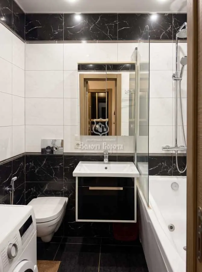 Фото Продаю 3 кімнатну квартиру, 83.7 кв. м, Сім’ї Кульженків вул. (Петра Дегтяренка) 35 Київ, ціна: 148000 USD, код 9585