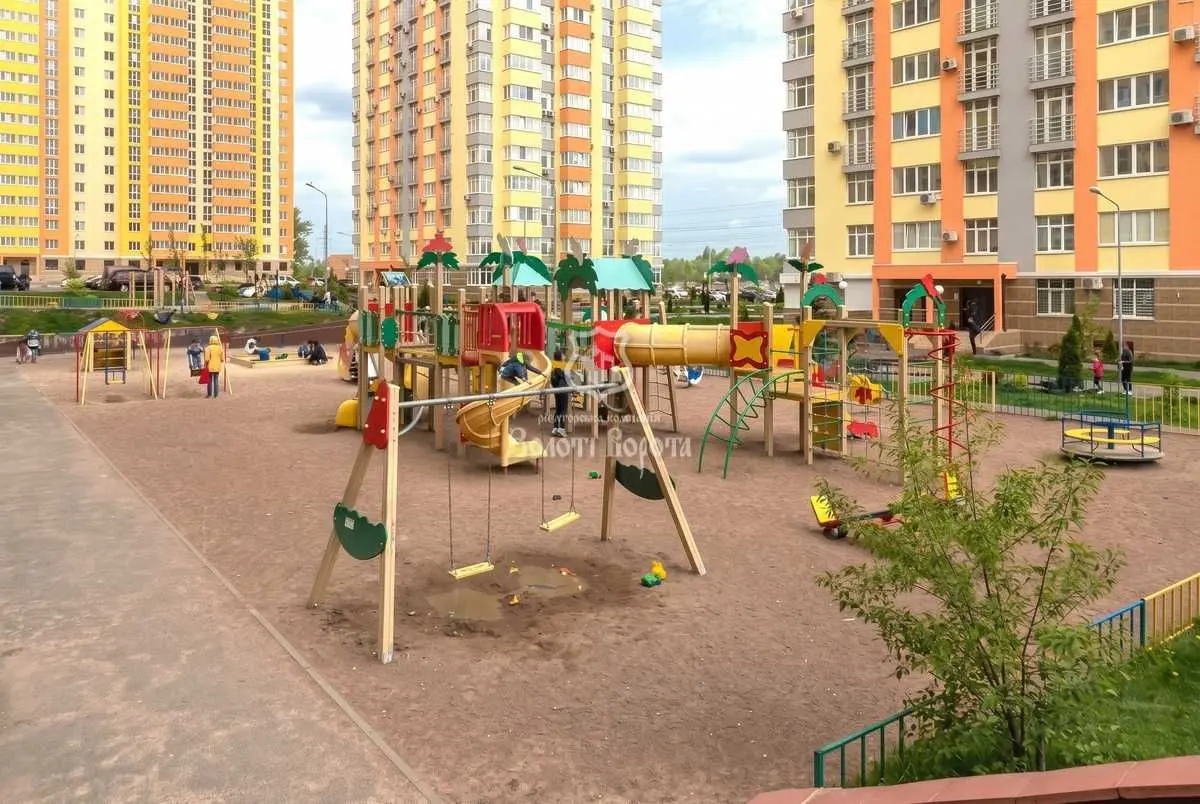 Фото Продаю 3 кімнатну квартиру, 83.7 кв. м, Сім’ї Кульженків вул. (Петра Дегтяренка) 35 Київ, ціна: 148000 USD, код 9585