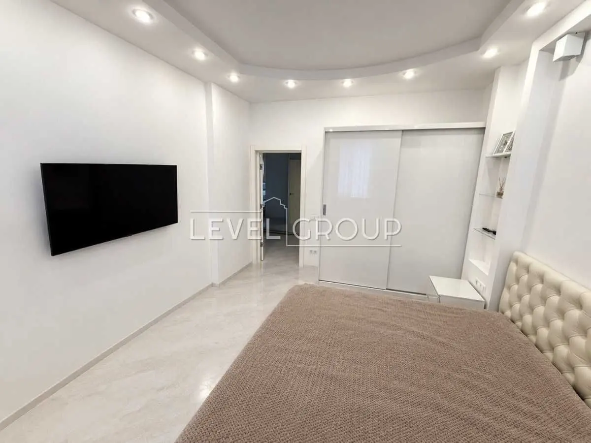 Фото Selling a 2-room apartment, 85 sq.m., Dniprovska Embarkment 14 Kyiv, price: 175000 USD, code 9588