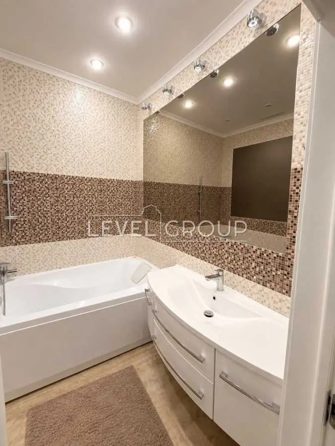 Фото Selling a 2-room apartment, 85 sq.m., Dniprovska Embarkment 14 Kyiv, price: 175000 USD, code 9588