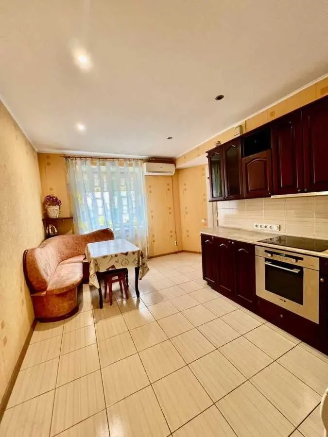 Фото Продаю 2-комнатную квартиру, 81 кв. м, ул. Левка Лукьяненко (Маршала Тимошенко) 13а Киев, цена: 147000 USD, код 9592
