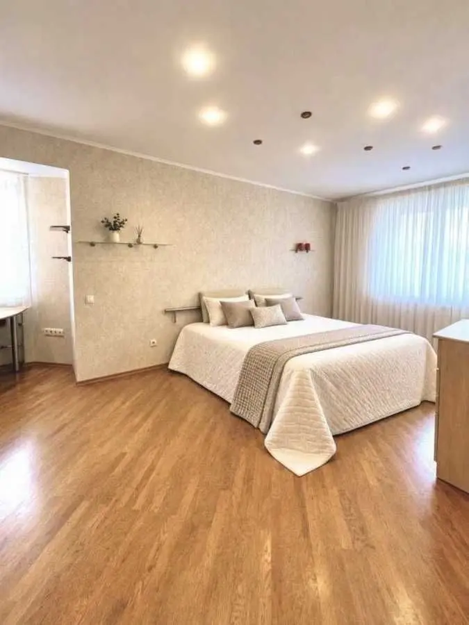 Фото Продаю 2-комнатную квартиру, 81 кв. м, ул. Левка Лукьяненко (Маршала Тимошенко) 13а Киев, цена: 147000 USD, код 9592