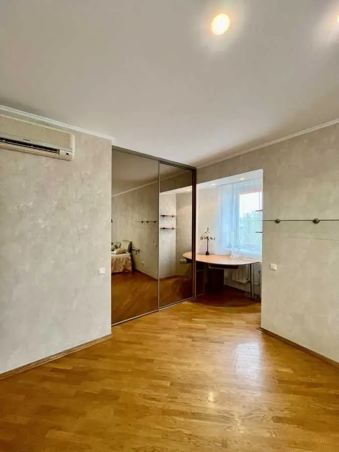 Фото Продаю 2-комнатную квартиру, 81 кв. м, ул. Левка Лукьяненко (Маршала Тимошенко) 13а Киев, цена: 147000 USD, код 9592