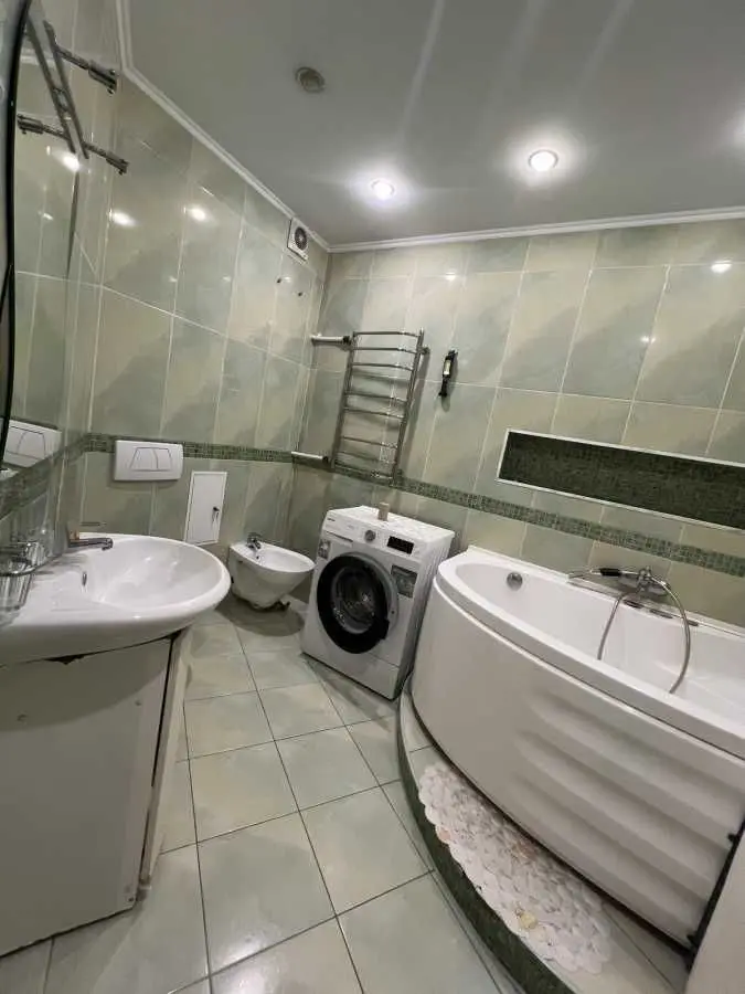 Фото Продаю 2-комнатную квартиру, 81 кв. м, ул. Левка Лукьяненко (Маршала Тимошенко) 13а Киев, цена: 147000 USD, код 9592