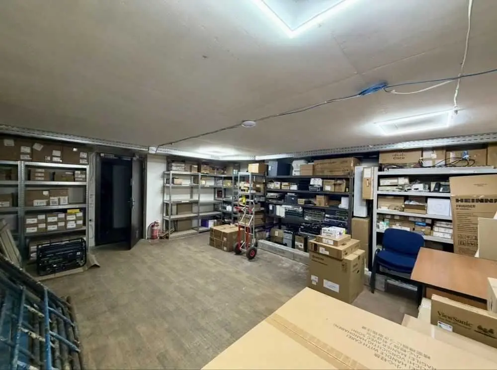 Фото Продаю офис, 345.9 кв. м, Глубочицкая ул. 40 Киев, цена: 800 USD, код 9605