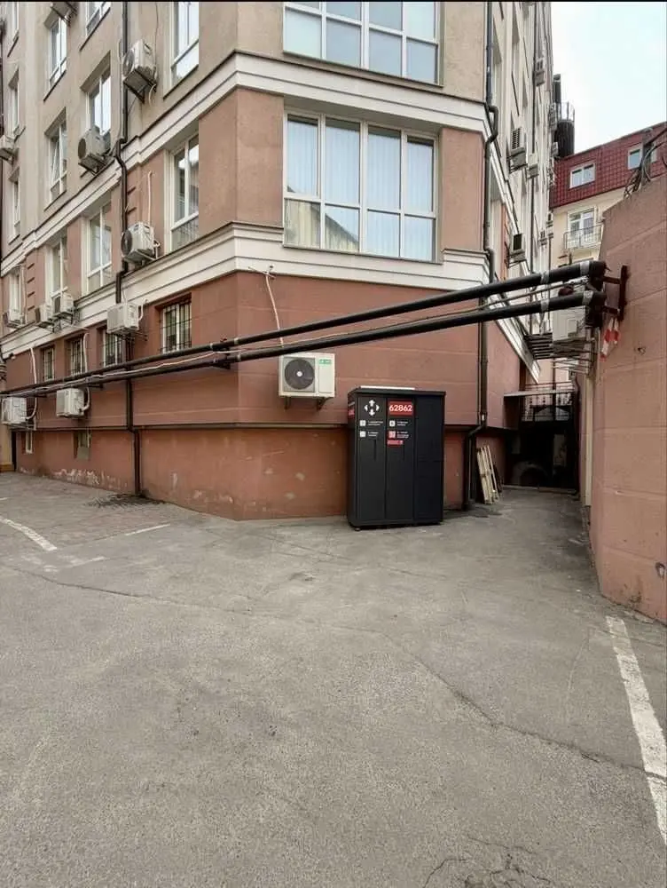 Фото Продаю офис, 345.9 кв. м, Глубочицкая ул. 40 Киев, цена: 800 USD, код 9605