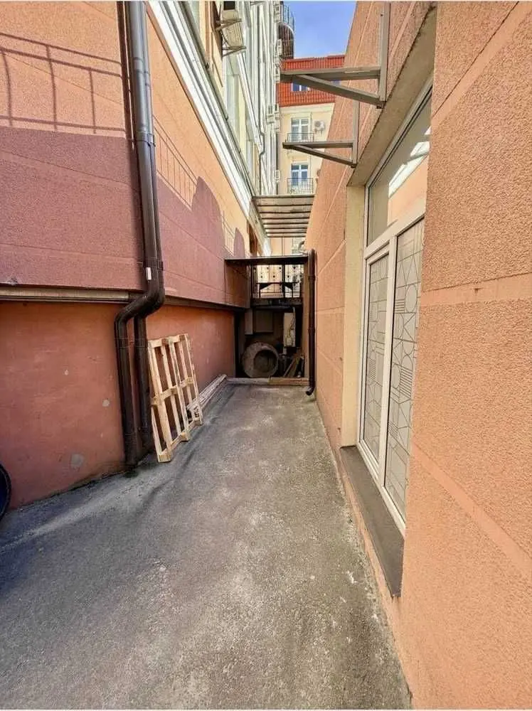 Фото Продаю офис, 345.9 кв. м, Глубочицкая ул. 40 Киев, цена: 800 USD, код 9605