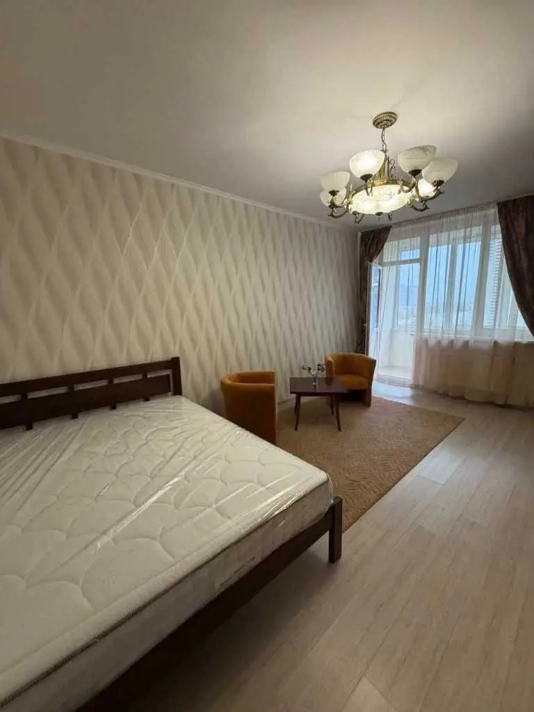 Фото Зняти 1 кімнатну квартиру, Юлії Здановської вул. (Ломоносова) 50/2 Київ в довгострокову оренду, ціна: 18000 UAH, код 9632