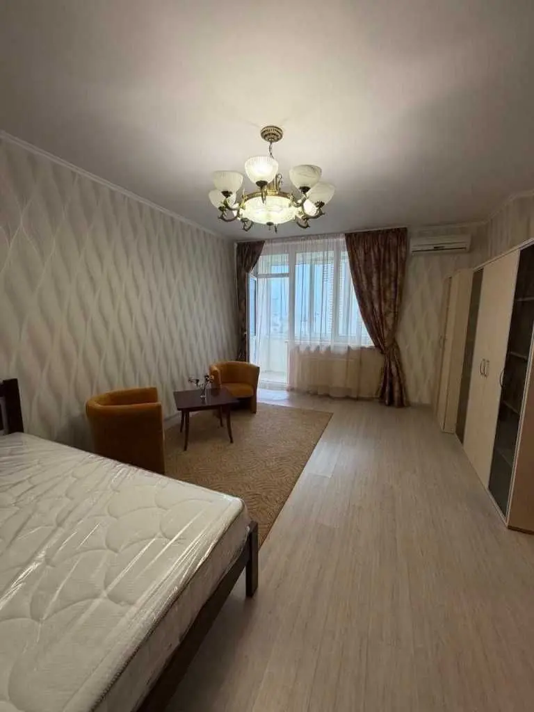 Фото Зняти 1 кімнатну квартиру, Юлії Здановської вул. (Ломоносова) 50/2 Київ в довгострокову оренду, ціна: 18000 UAH, код 9632