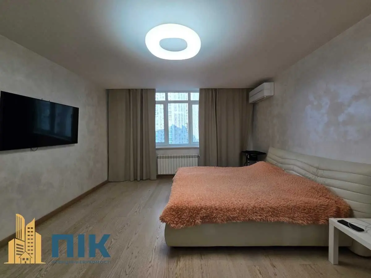 Фото Продаю 3-комнатную квартиру, 125 кв. м, Героев Сталинграда просп. 2д Киев, цена: 260000 USD, код 9646