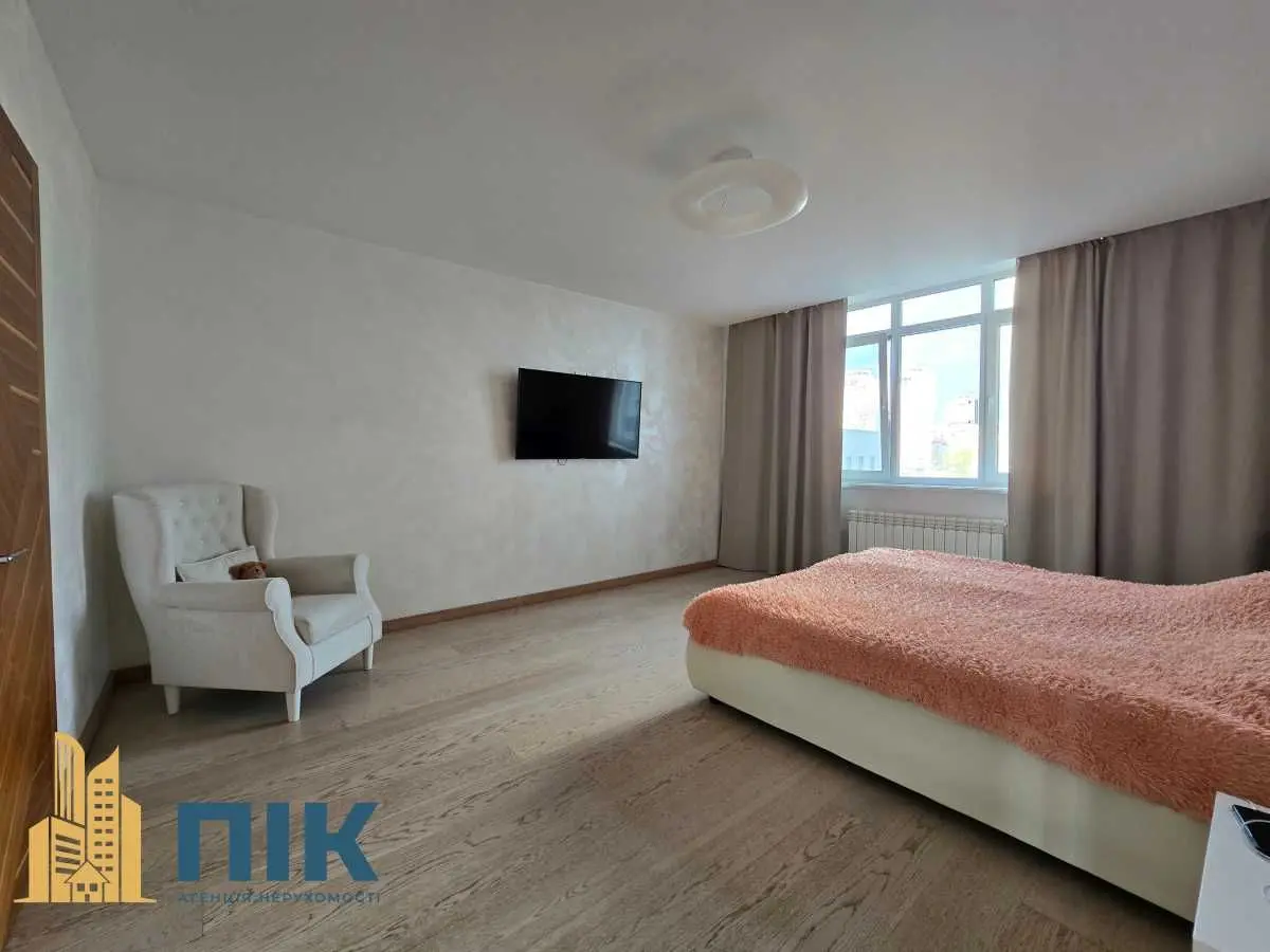 Фото Продаю 3-комнатную квартиру, 125 кв. м, Героев Сталинграда просп. 2д Киев, цена: 260000 USD, код 9646