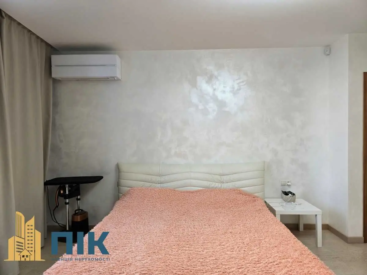 Фото Продаю 3-комнатную квартиру, 125 кв. м, Героев Сталинграда просп. 2д Киев, цена: 260000 USD, код 9646