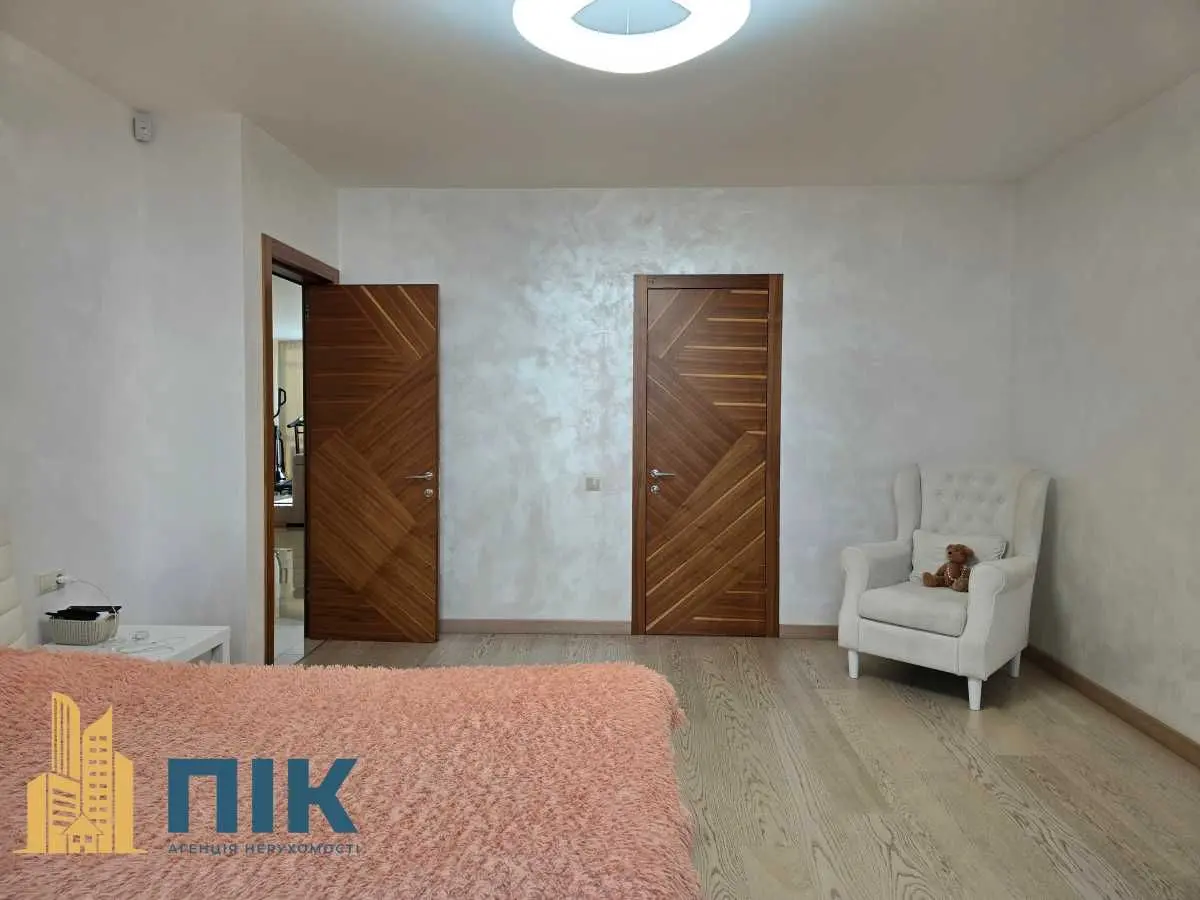 Фото Продаю 3-комнатную квартиру, 125 кв. м, Героев Сталинграда просп. 2д Киев, цена: 260000 USD, код 9646