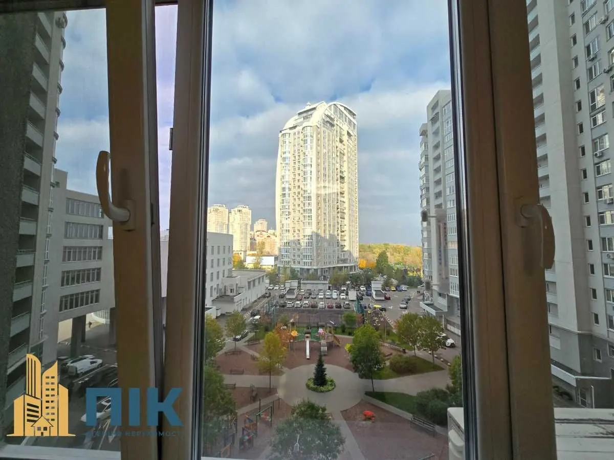 Фото Продаю 3-комнатную квартиру, 125 кв. м, Героев Сталинграда просп. 2д Киев, цена: 260000 USD, код 9646