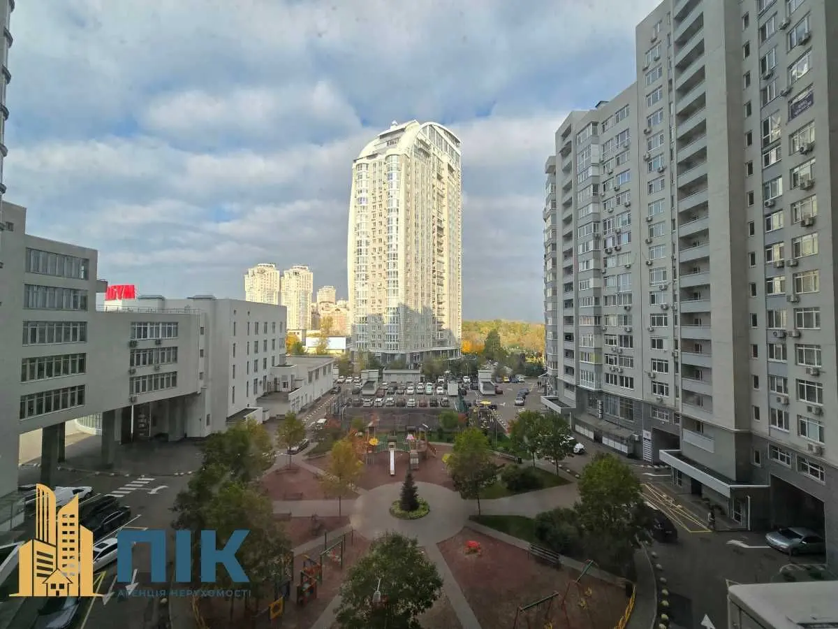 Фото Продаю 3-комнатную квартиру, 125 кв. м, Героев Сталинграда просп. 2д Киев, цена: 260000 USD, код 9646