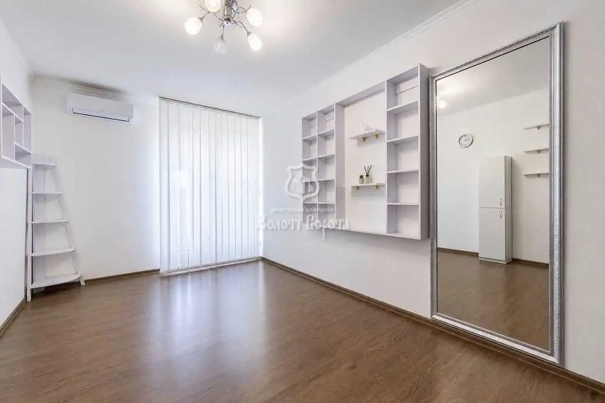 Фото Selling a 3-room apartment, 86.9 sq.m., Reheneratorna Street  Kyiv, price: 99000 USD, code 9672