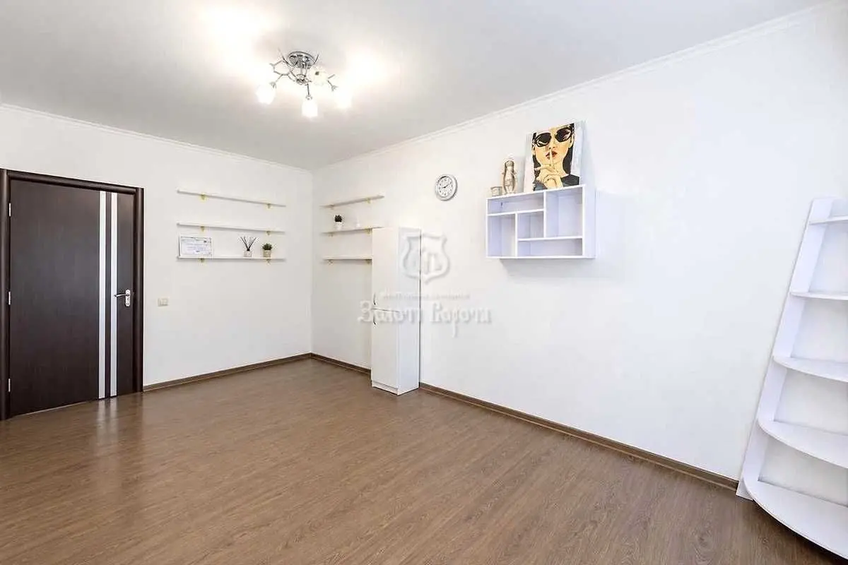 Фото Selling a 3-room apartment, 86.9 sq.m., Reheneratorna Street  Kyiv, price: 99000 USD, code 9672