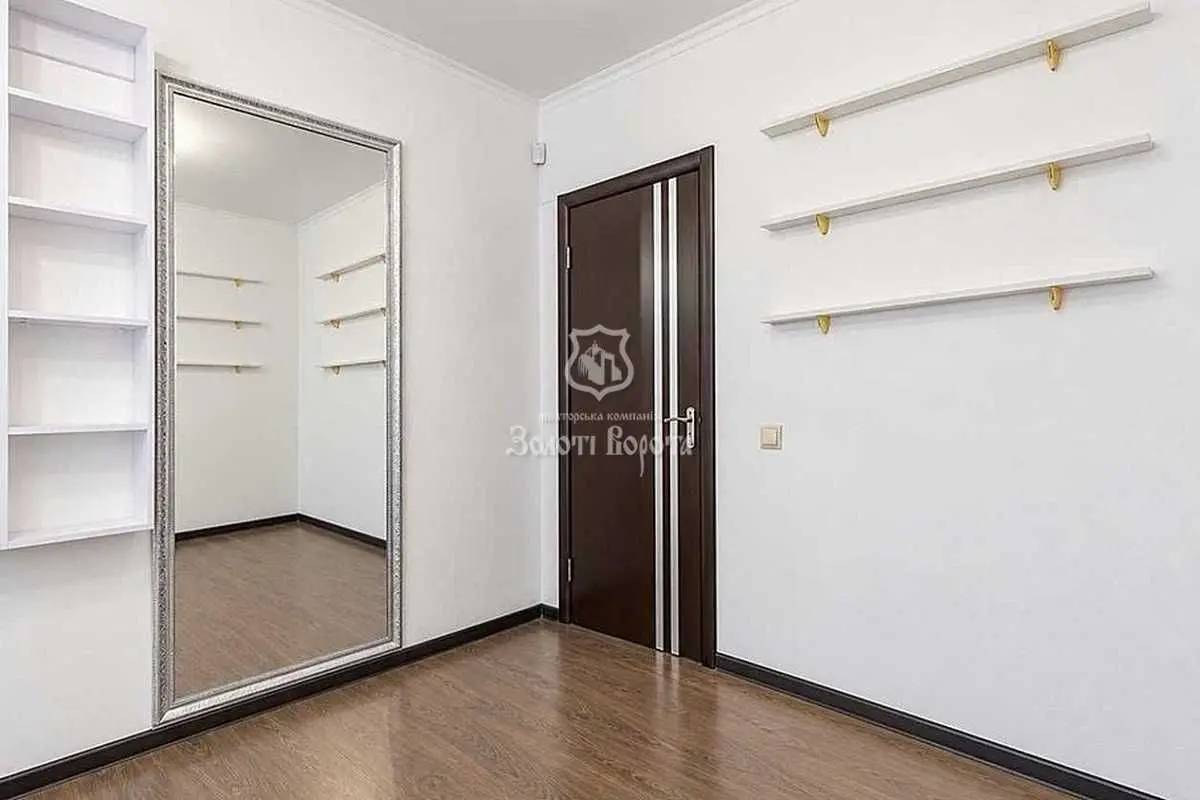 Фото Selling a 3-room apartment, 86.9 sq.m., Reheneratorna Street  Kyiv, price: 99000 USD, code 9672