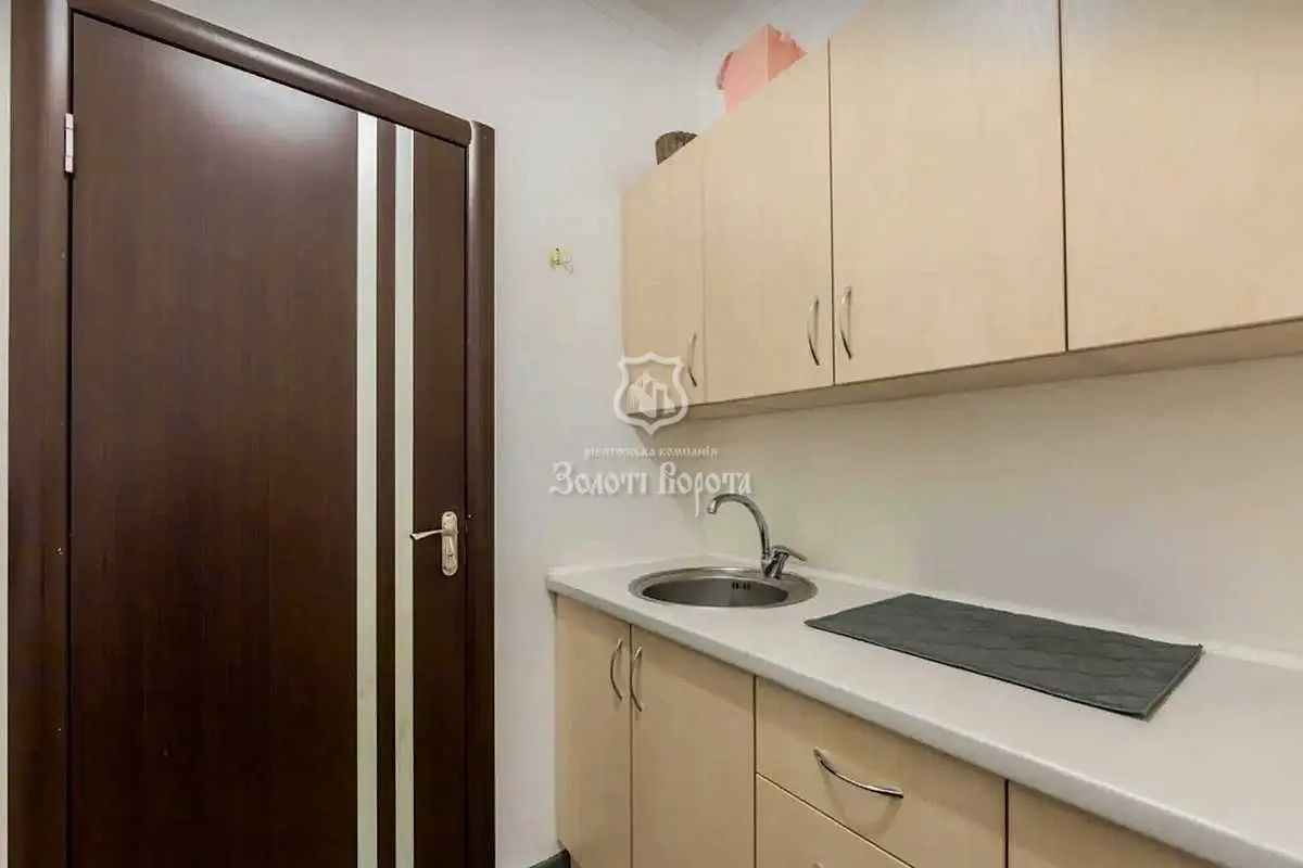Фото Selling a 3-room apartment, 86.9 sq.m., Reheneratorna Street  Kyiv, price: 99000 USD, code 9672
