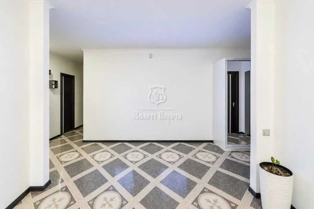 Фото Selling a 3-room apartment, 86.9 sq.m., Reheneratorna Street  Kyiv, price: 99000 USD, code 9672