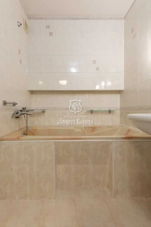 Фото Selling a 3-room apartment, 77.8 sq.m., Kharkivske Road 158 Kyiv, price: 90000 USD, code 9676