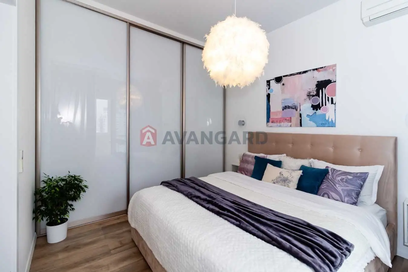 Фото Selling a 2-room apartment, 62.5 sq.m., Saksahanskoho Street  Kyiv, price: 230000 USD, code 9680