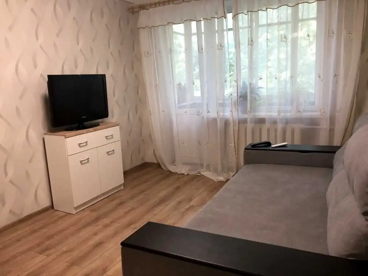 Фото Rent a 1-room apartment, Vidradnyi Avenue 40 Kyiv for long-term rent, price: 10000 UAH, code 9717