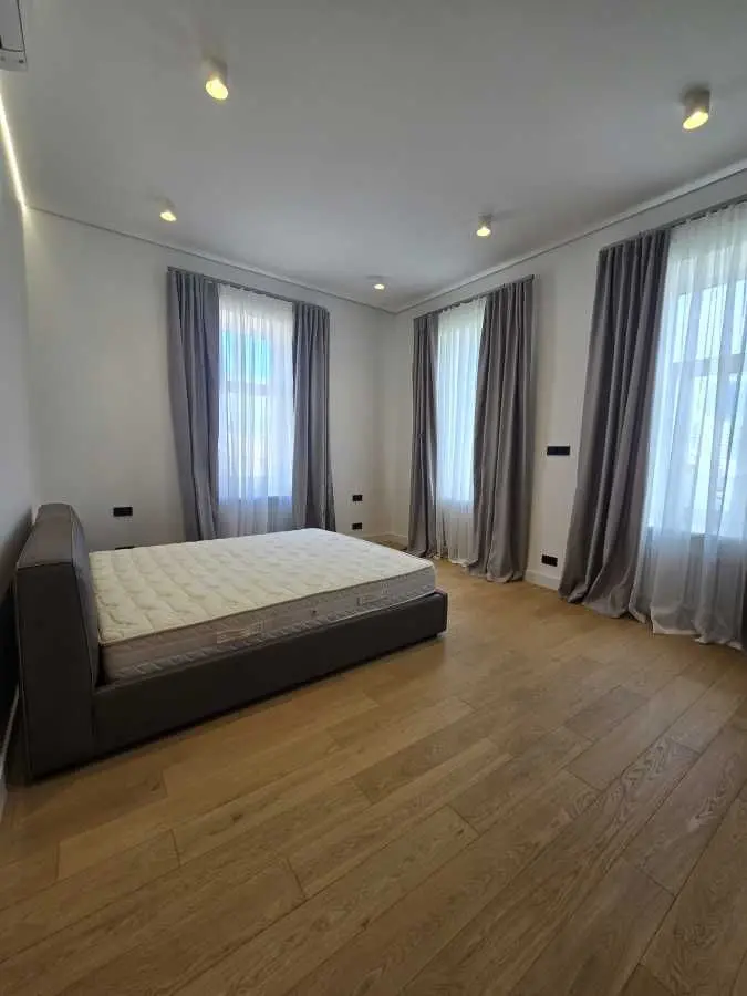 Фото Rent a 4-room apartment, Antonovycha Street (Horkoho Street) 15 Kyiv for long-term rent, price: 4000 USD, code 9722