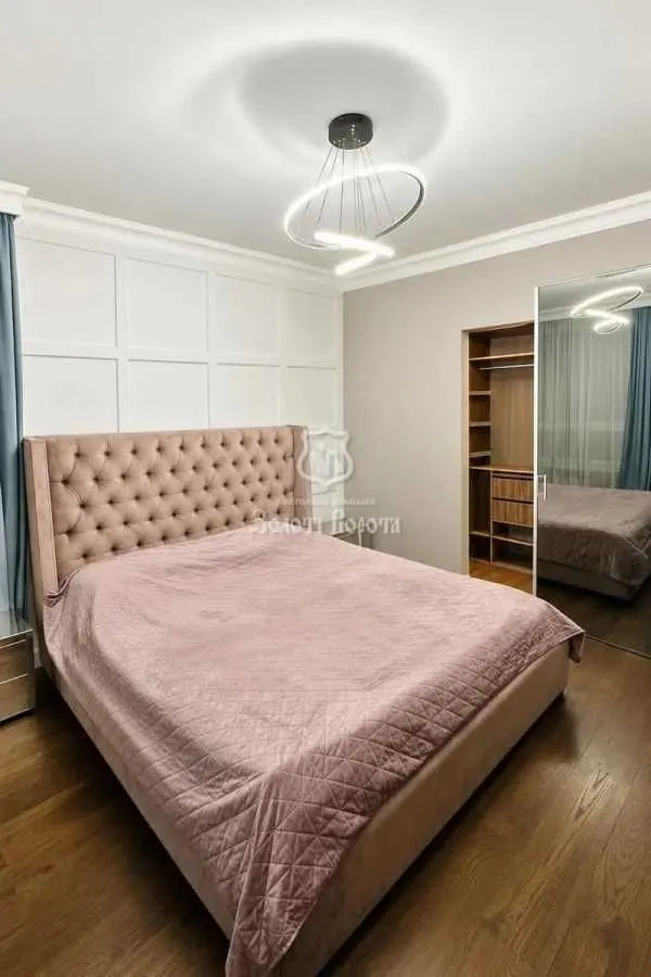 Фото Selling a 2-room apartment, 60.7 sq.m., Zarichna Street 1в Kyiv, price: 155000 USD, code 9753