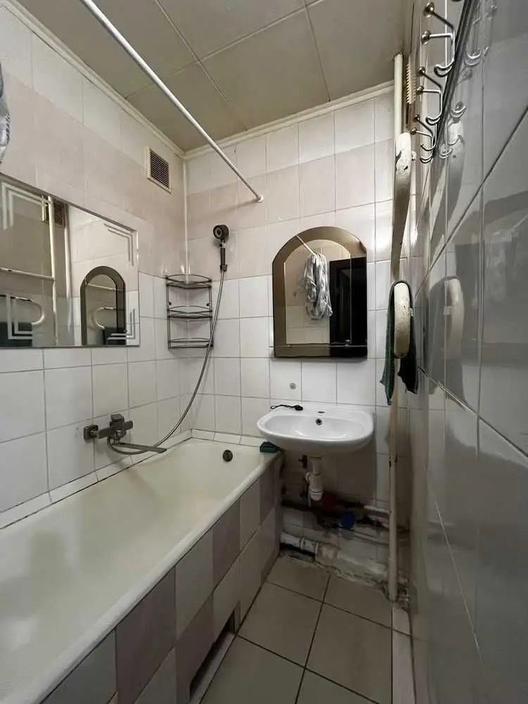 Фото Продаю 3-комнатную квартиру, 69 кв. м, Романа Шухевича просп. (Генерала Ватутина) 26в Киев, цена: 65000 USD, код 9758