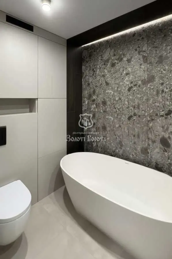 Фото Продаю 5-комнатную квартиру, 134 кв. м, Соборности просп.  Киев, цена: 340000 USD, код 9759