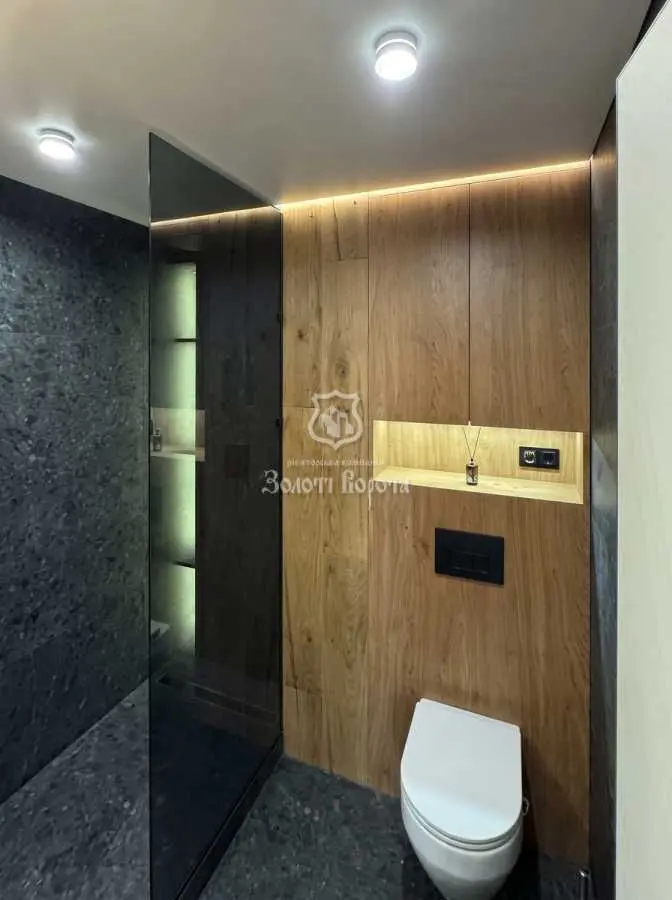 Фото Продаю 5-комнатную квартиру, 134 кв. м, Соборности просп.  Киев, цена: 340000 USD, код 9759