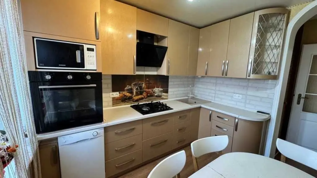 Фото Selling a 3-room apartment, 66.4 sq.m., Maksym Zalizniak Street (Nevskoho Lane)  Cherkasy, price: 90000 USD, code 9783