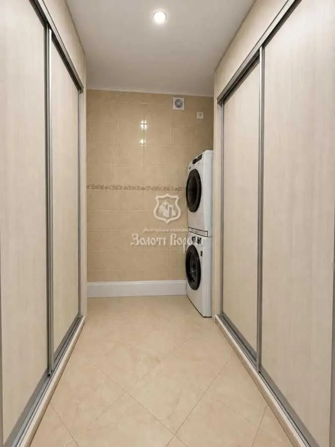 Фото Продаю 4-комнатную квартиру, 159.8 кв. м, Раисы Окипной ул. 4 Киев, цена: 290000 USD, код 9805