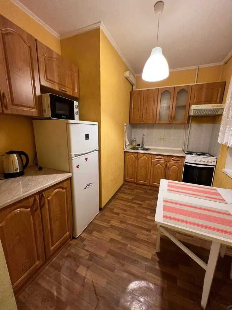 Фото Зняти 1 кімнатну квартиру, Миколи Бажана просп.  Київ в довгострокову оренду, ціна: 9500 UAH, код 9824