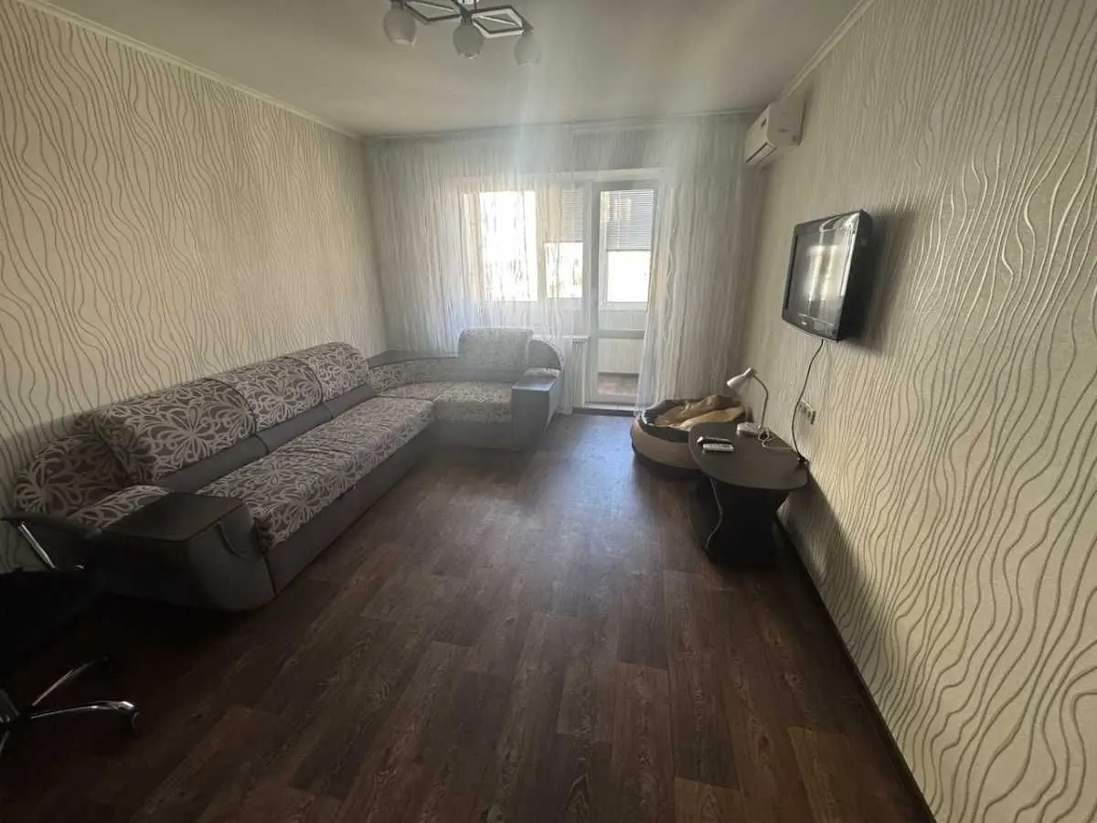 Фото Зняти 1 кімнатну квартиру, Слави бульв. 27 Дніпро в довгострокову оренду, ціна: 16000 UAH, код 9825
