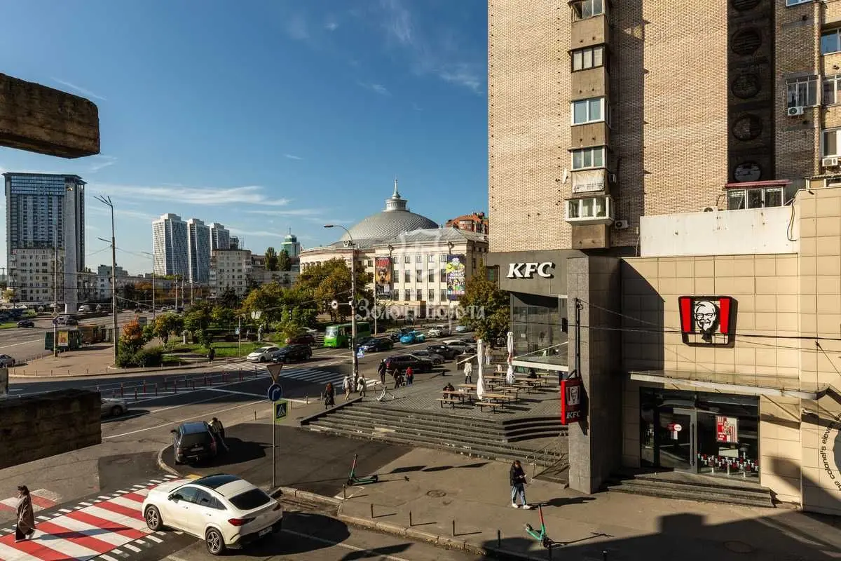 Фото Продаю 1 кімнатну квартиру, 38.8 кв. м, Олеся Гончара вул. 79 Київ, ціна: 118000 USD, код 9830