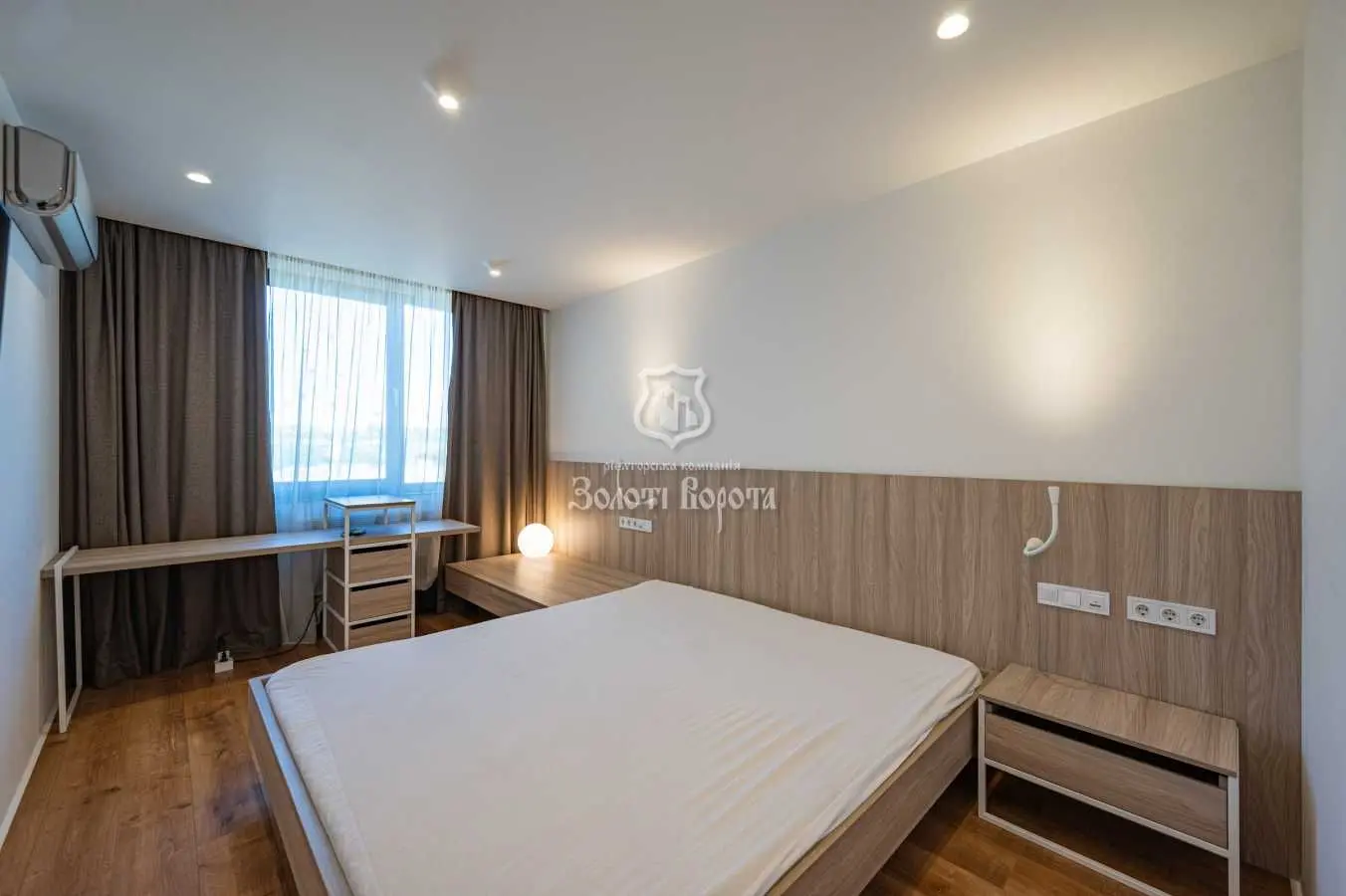 Фото Selling a 1-room apartment, 48 sq.m., Antonovycha Street (Horkoho Street)  Kyiv, price: 129000 USD, code 9860